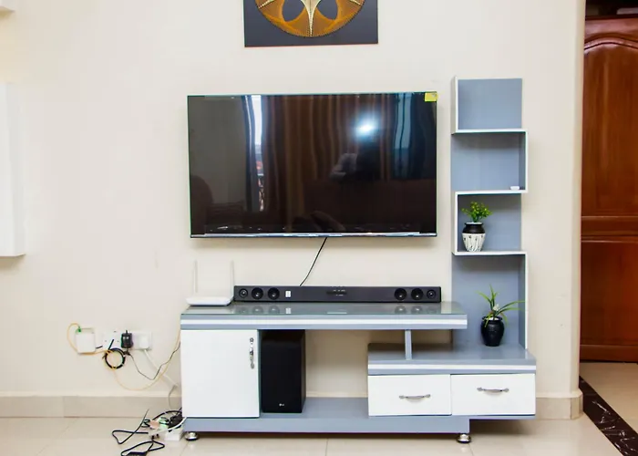 Rare Apt- 1Br In Bukoto With Netflix, Wifi, And Free Parking